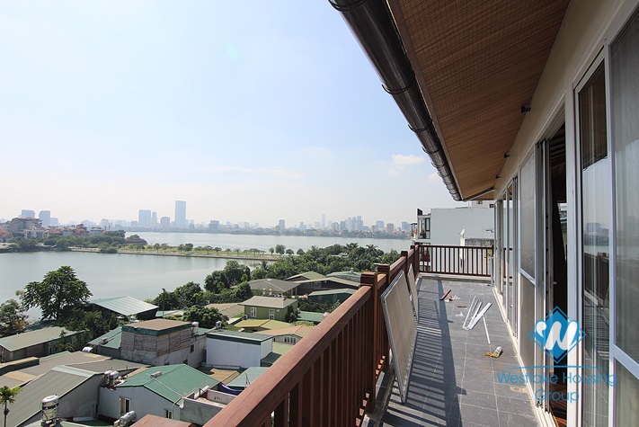 Penthouse apartment in Dang Thai Mai st for rent 